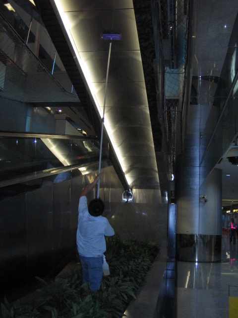 中正國際機場二期航廈電扶梯清潔
